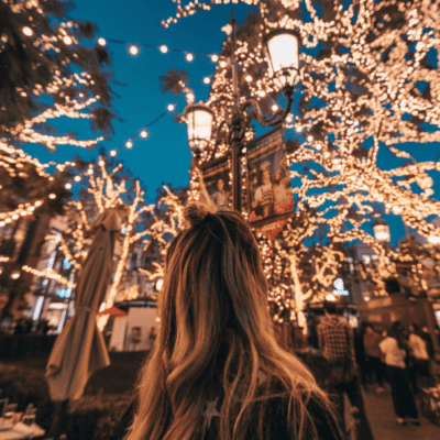 Lichtinstallationen auf dem Weihnachtsmarkt am Stromwerk in Mannheim